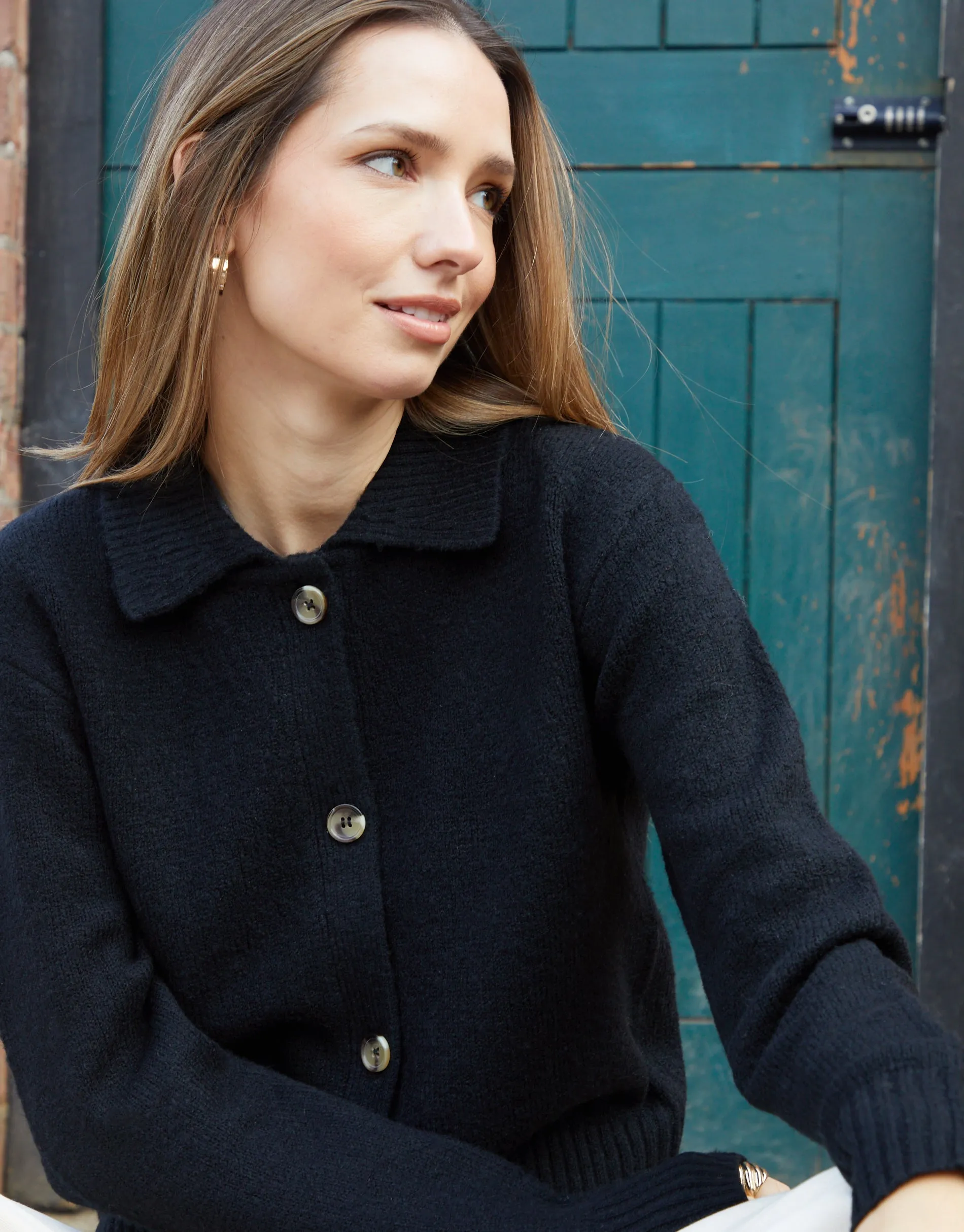 Women's Black Cropped Collared Knitted Cardigan